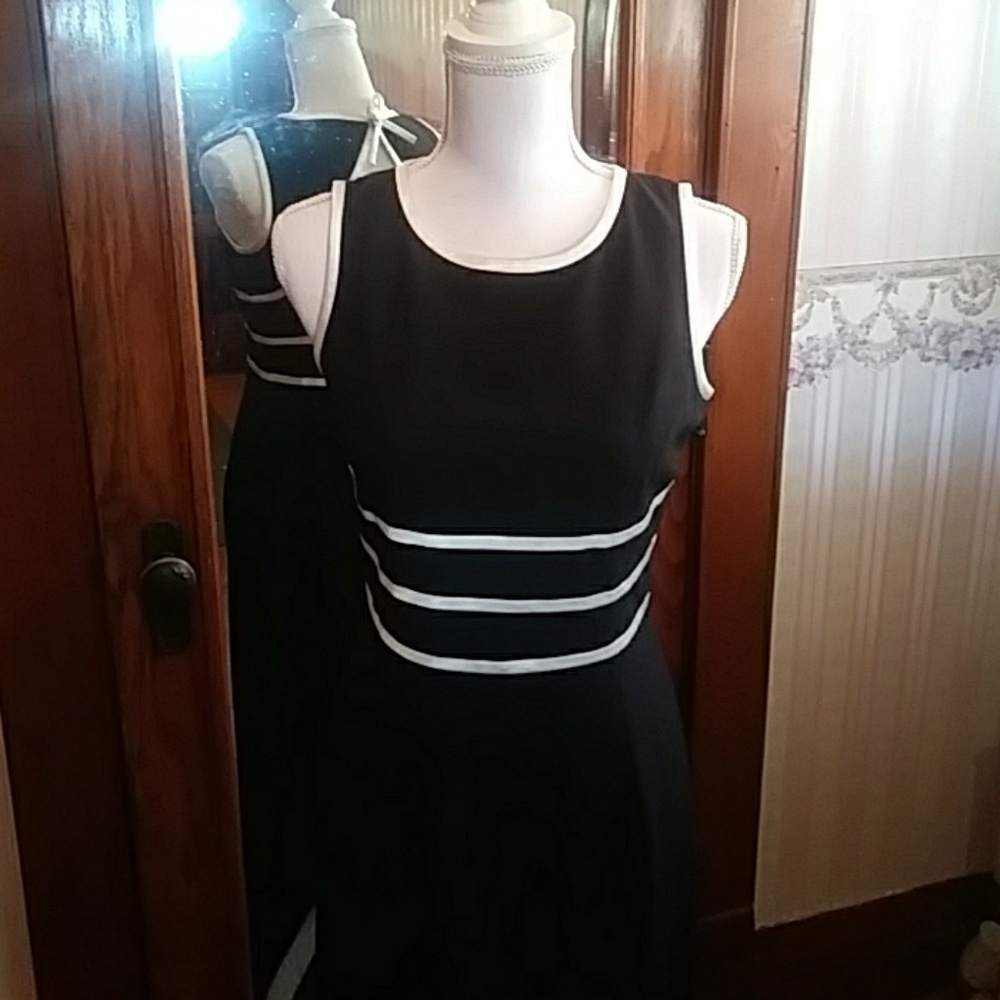 Evening gown open back sz 8 papell